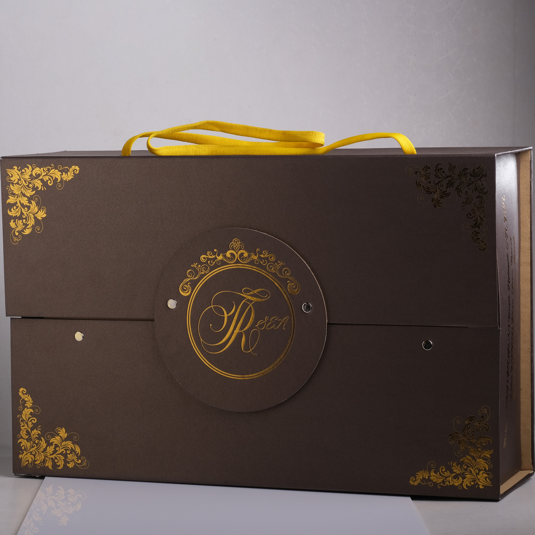 GREYBOARD AP 150 UK 42,5 X 27 X 12 LAM DOFF FOIL GOLD (2)
