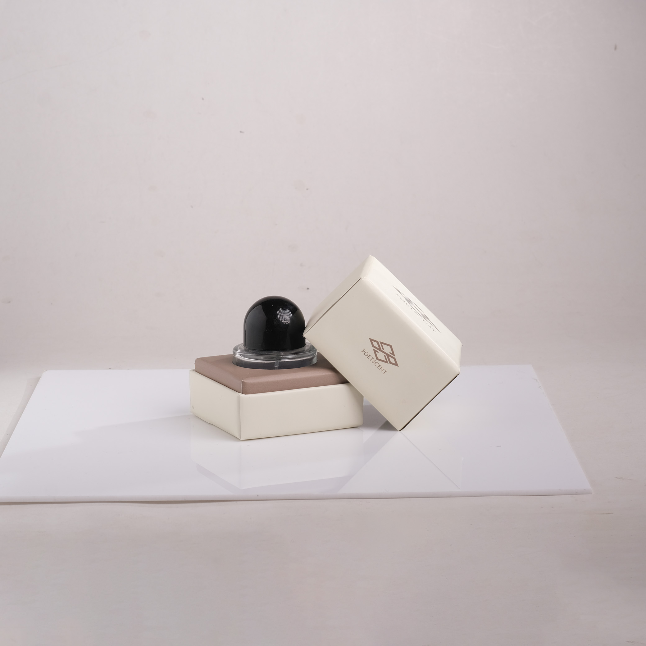 HARDBOX PARFUM GREYBOARD AP 150 LAM DOFF UK. 7,3 X 7,3 X 7,5