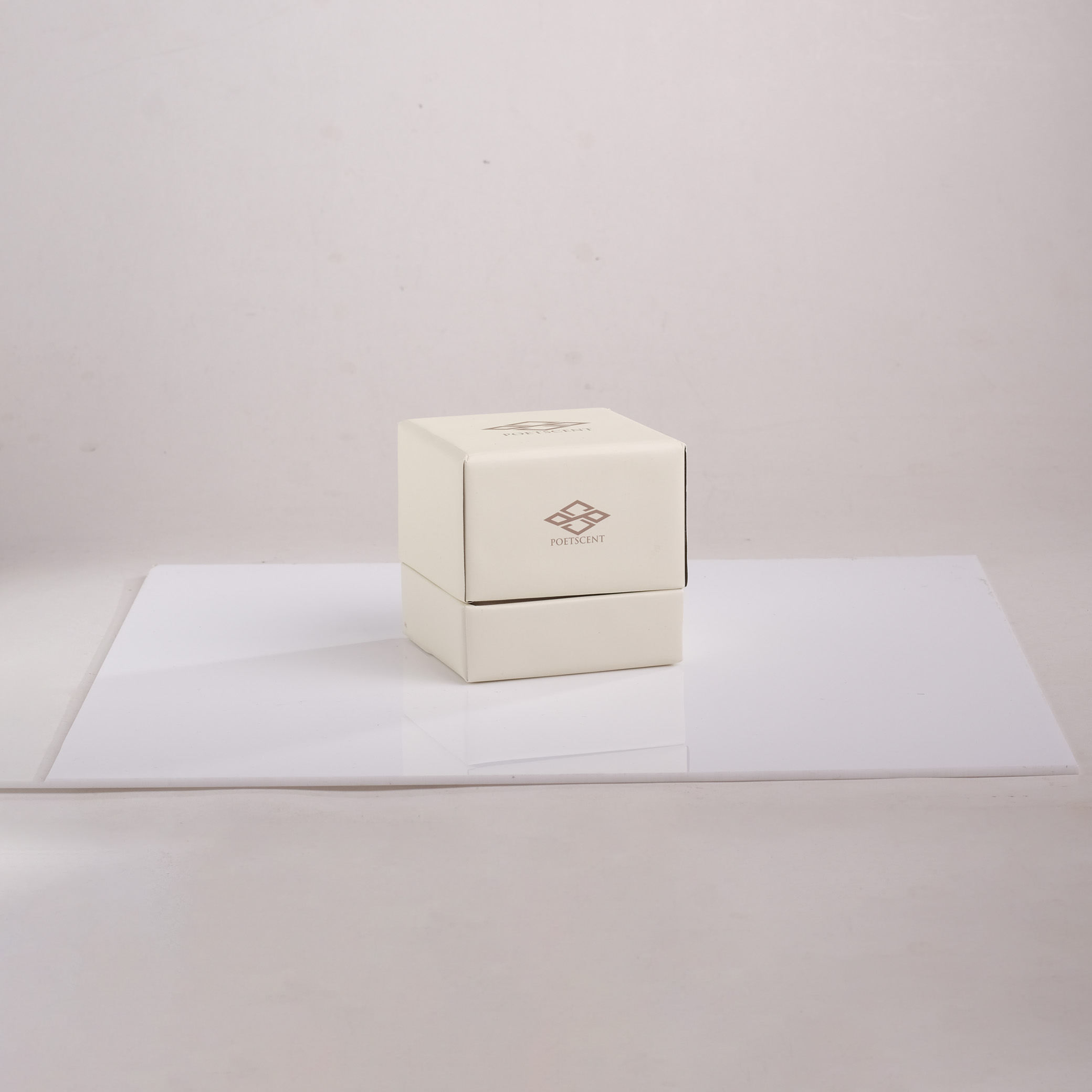 HARDBOX PARFUM GREYBOARD AP 150 LAM DOFF UK. 7,3 X 7,3 X 7,5 (4)